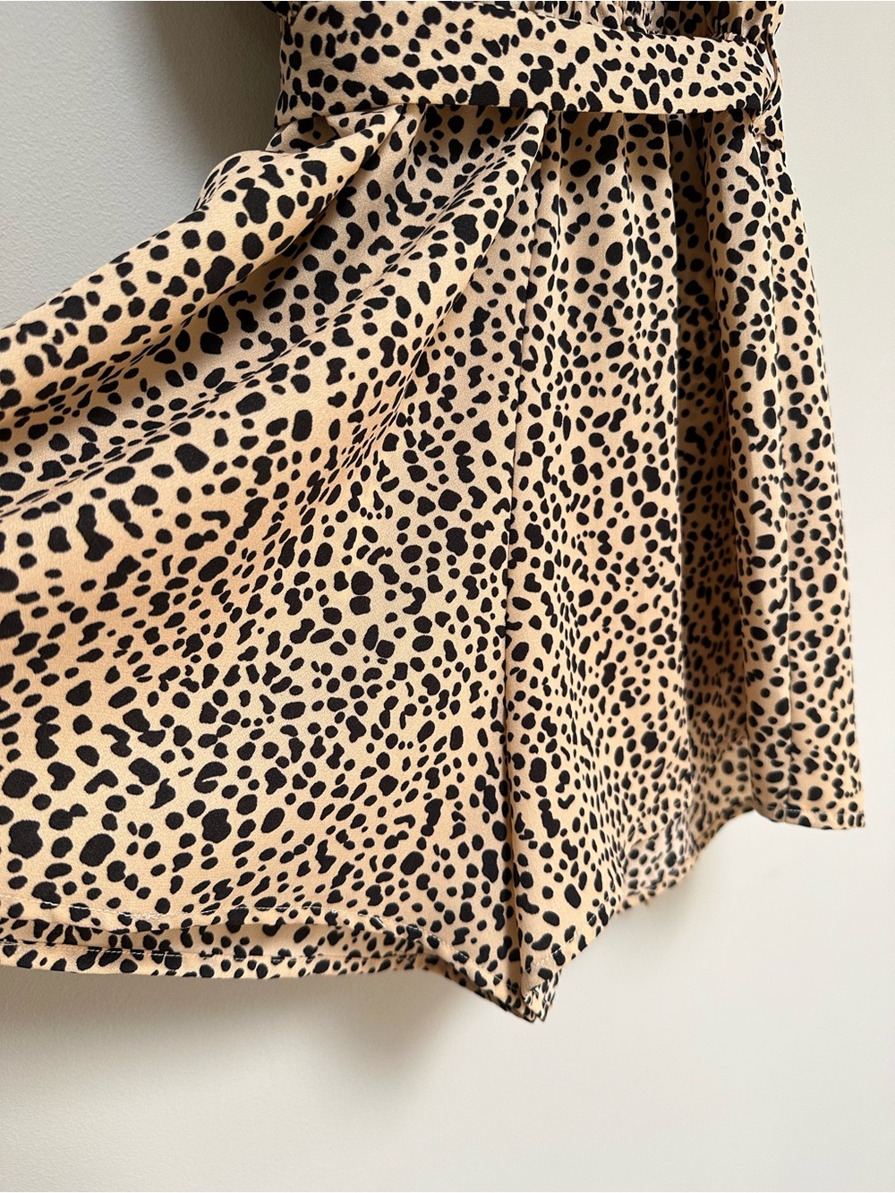 She +‎ Sky Cheetah Print Belted Romper Beige & Black Women’s Small - Picture 7 of 9